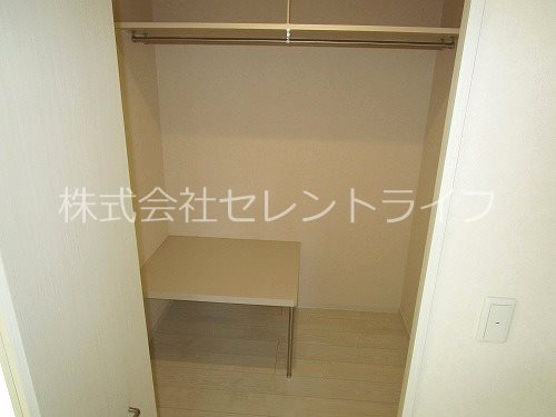収納　ウォークインクローゼット内部