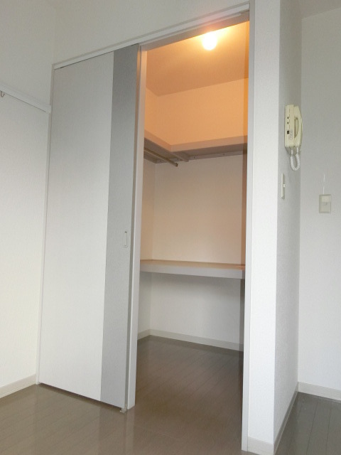 収納　広い収納スペース、お部屋がスッキリします。