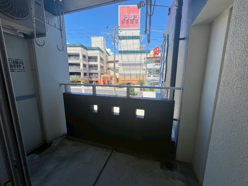 バルコニー　※別部屋の参考写真となります。