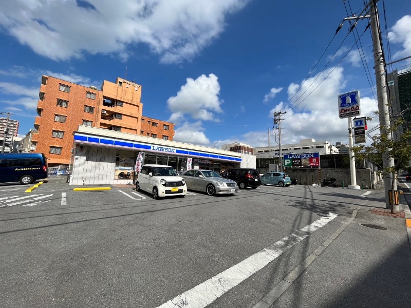 コンビニ　ローソン浦添城間店（コンビニ）まで296m