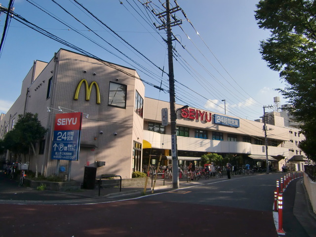 飲食店　マクドナルド北綾瀬西友前店（飲食店）まで878m