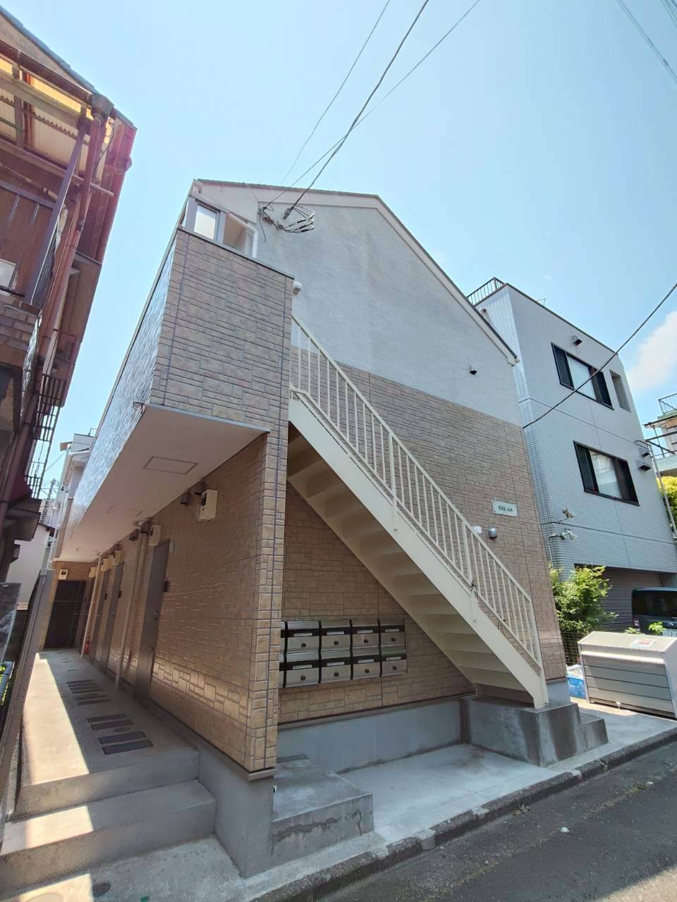 建物外観　外壁タイル張り☆