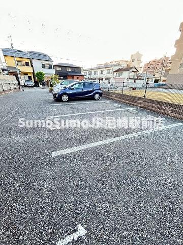駐車場　駐車場に車を止められます