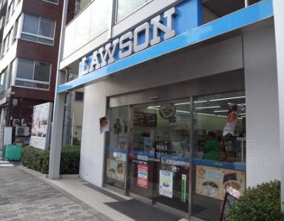 コンビニ　ローソン三田五丁目店（コンビニ）まで303m