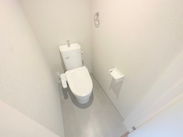トイレ　綺麗なトイレにはウォシュレット標準装備です。