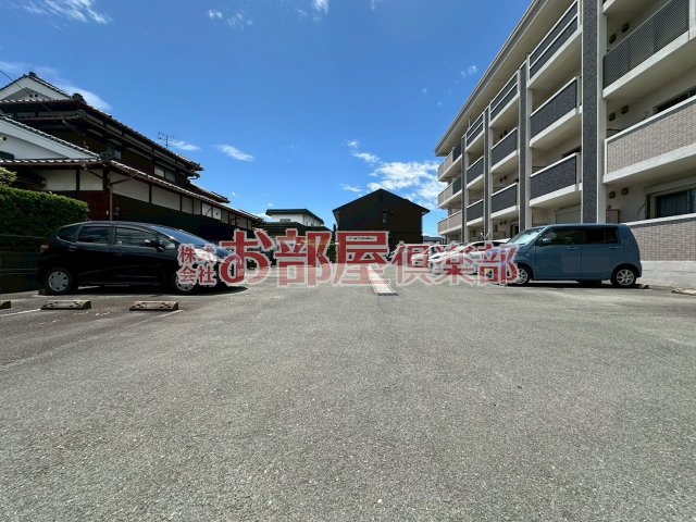 駐車場　駐車場があるので、車を買う予定の方も安心です