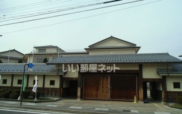 小学校　東近江市立五個荘小学校（小学校）まで525m
