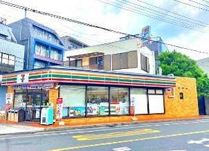 コンビニ　セブンイレブン 亀戸三丁目店（コンビニ）まで216m