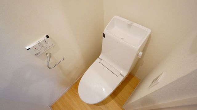 トイレ　落ち着いた色調のトイレです♪