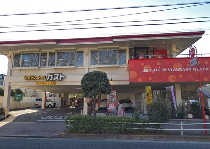 飲食店　ガスト（飲食店）まで700m