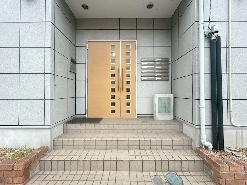 エントランス　オートロック付きエントランス！