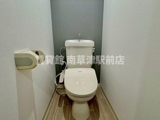 トイレ　同建物内の同タイプ別室写真となります。