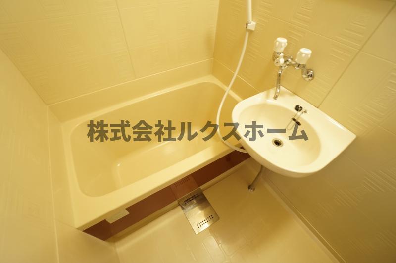 バス・シャワールーム　ゆったり過ごせるお風呂です