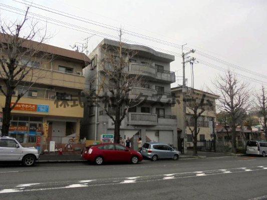エントランス　清潔なエントランスです