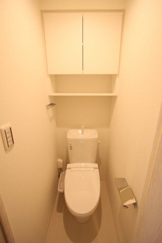 トイレ　（別タイプ参考写真）コンフォリア滝野川　北区滝野川7