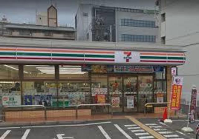 コンビニ　セブンイレブンJR茨木駅西店（コンビニ）まで566m