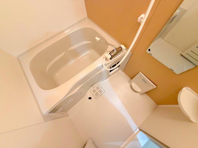 バス・シャワールーム　ゆったりと入るなら、お風呂とトイレとは別々が嬉しいですよね。