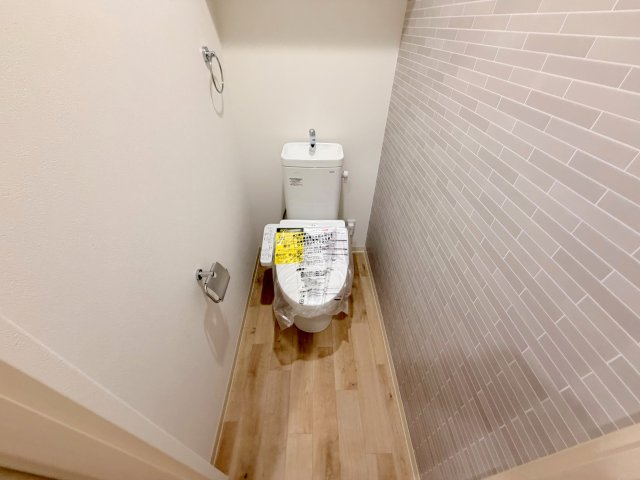 トイレ　綺麗なトイレにはウォシュレット標準装備です。