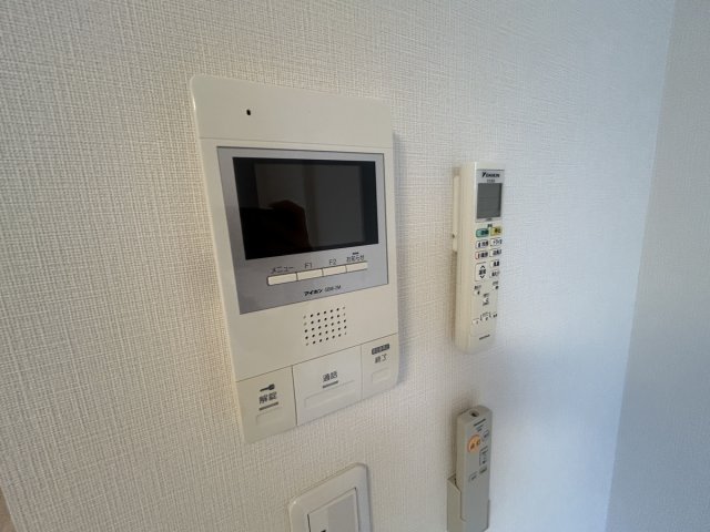 セキュリティ　モニター付きインターホンで急な来客でも確認でき、安心です！