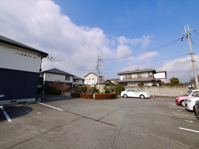 駐車場　車をお持ちの方に嬉しい駐車場付きの物件です