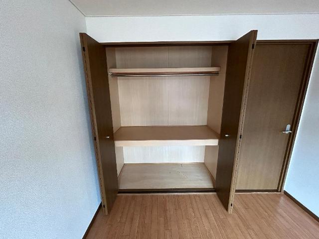 収納　西側洋室収納