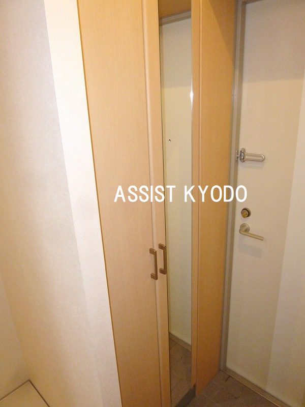 玄関　※同物件同仕様の参考写真です