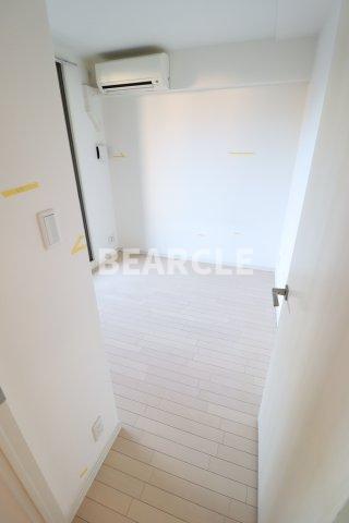 その他部屋・スペース　開放的な寝室です