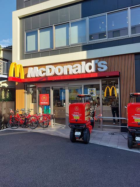 飲食店　マクドナルド 雑色駅前店（飲食店）まで370m
