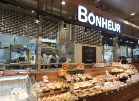 スーパー　ヨークフーズ新宿富久店（スーパー）まで372m