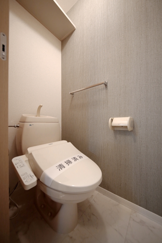 トイレ　温水洗浄便座付のトイレ