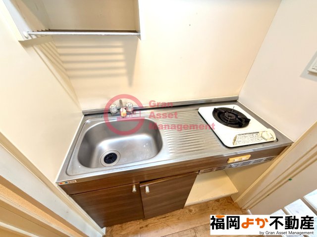 キッチン　【２０４号室実写真】お料理しやすいキッチンです