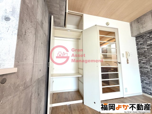 収納　【２０４号室実写真】たっぷりとした収納スペースです
