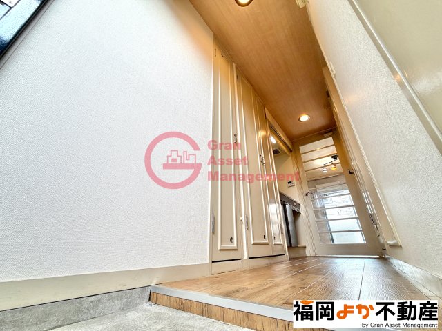 玄関　【２０４号室実写真】落ち着いた玄関です