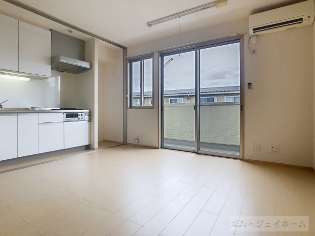 ＪＲ東海道本線 瀬田駅 徒歩18分 3階建 築18年の居間写真