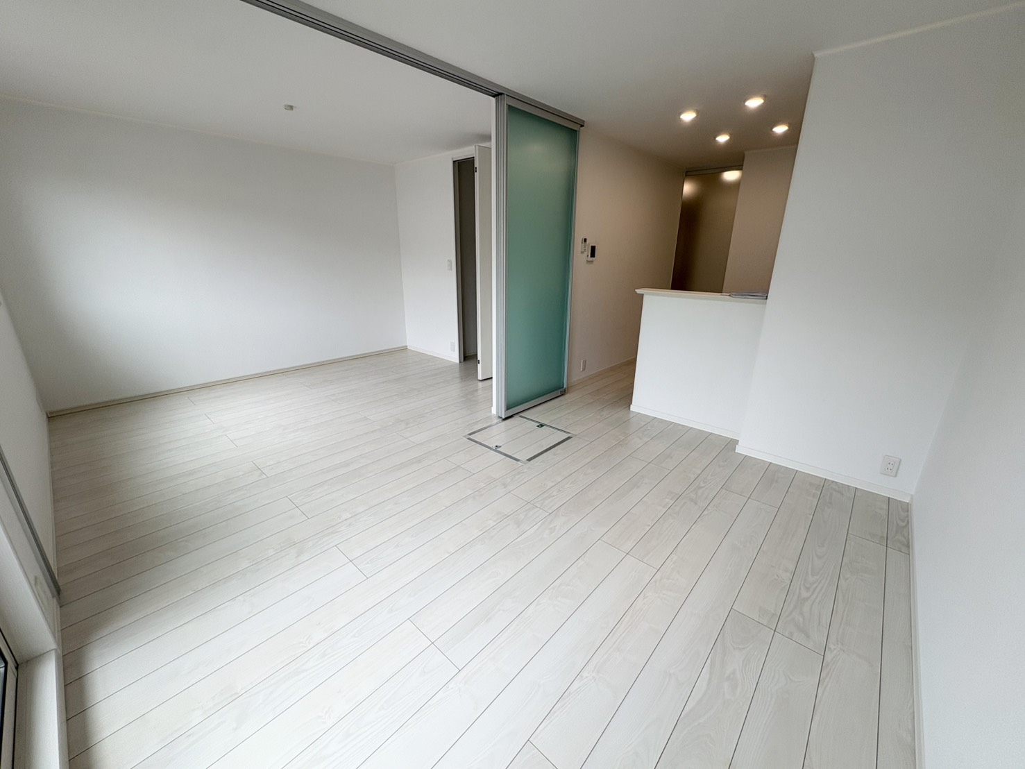 居室・リビング　同施工会社の別物件の写真です。