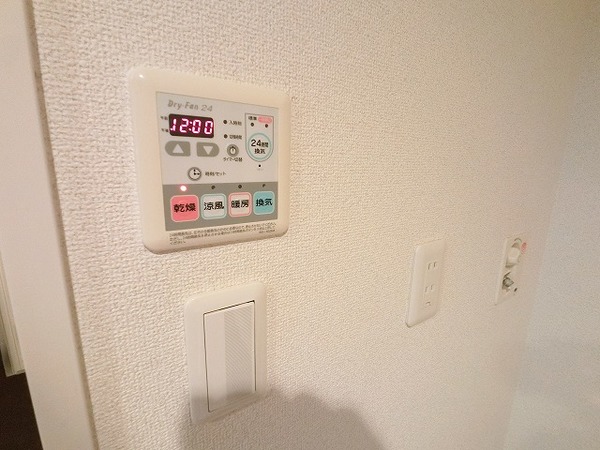 その他設備　浴室乾燥機能付き