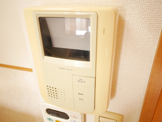 セキュリティ　★モニタ付インターホンで防犯面も安心です★