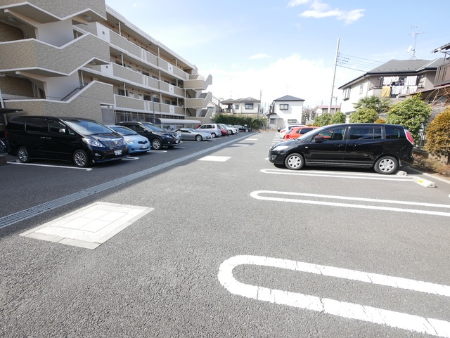 駐車場　★敷地内に駐車場がございます★
