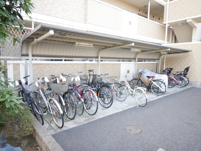 その他共有部分　★敷地内に屋根付駐輪場がございます★