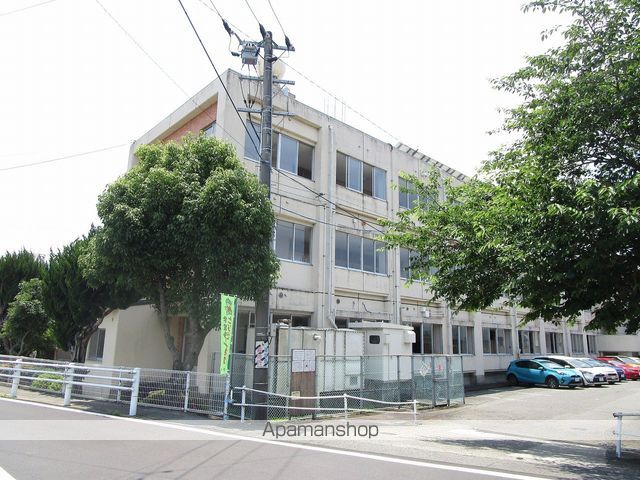 小学校　西麻植小学校（小学校）まで563m