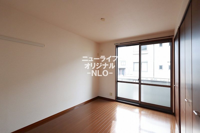 その他部屋・スペース　6帖洋室は壁一面がクローゼットになっています☆