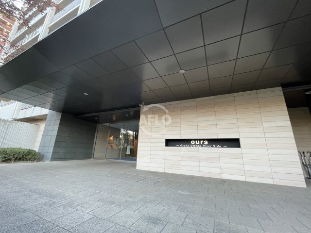 エントランス　ours　エントランス