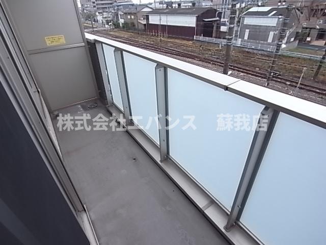 バルコニー　暖かな日差しのふりそそぐバルコニー