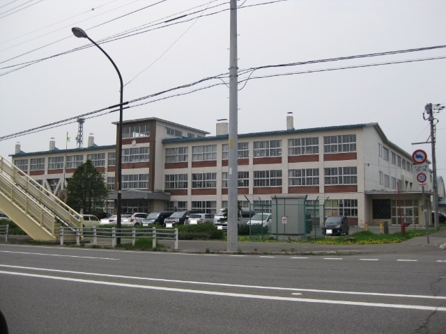 小学校　滝川市立滝川第一小学校（小学校）まで757m