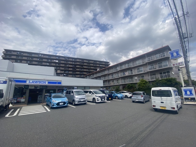 コンビニ　ローソン（コンビニ）まで842m