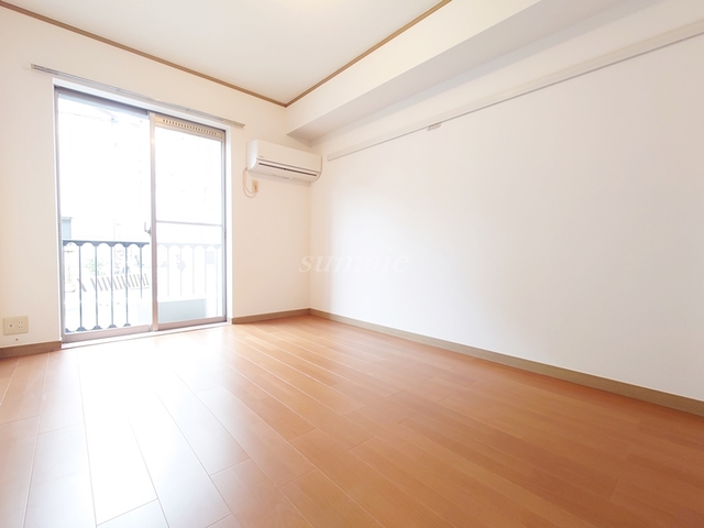 居室・リビング　明るいお部屋です☆