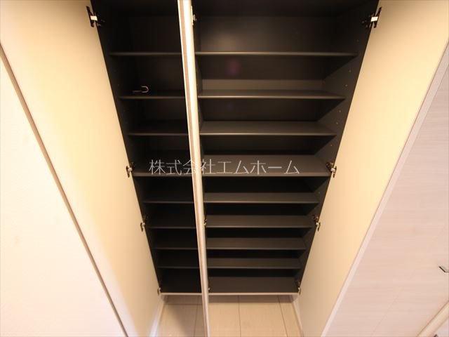 玄関　玄関（シューズボックス完備）