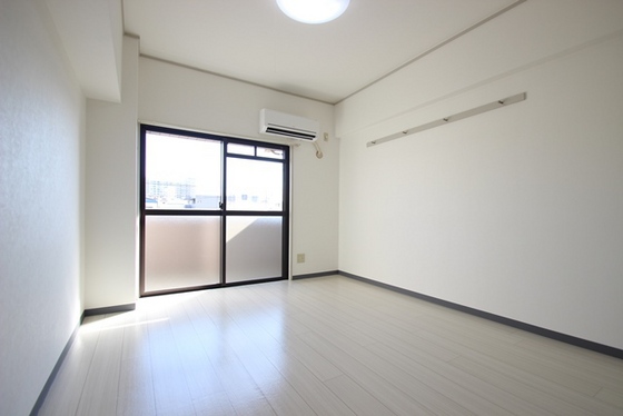 居室・リビング　※別部屋の写真です