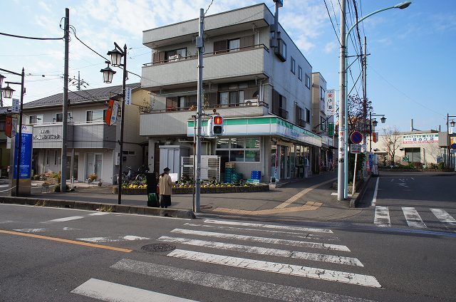 コンビニ　ファミリーマート　指扇駅前店（コンビニ）まで600m