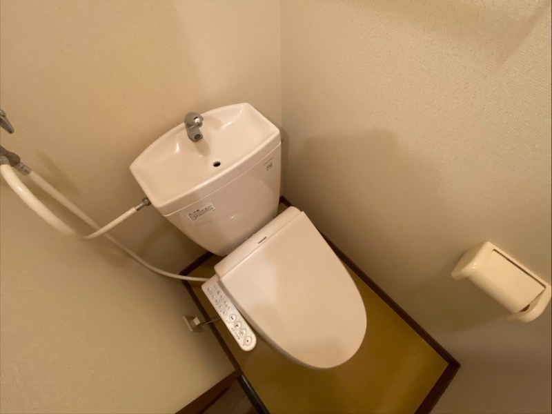 トイレ　ウォシュレット機能がついたトイレ。安心して使用できますね。